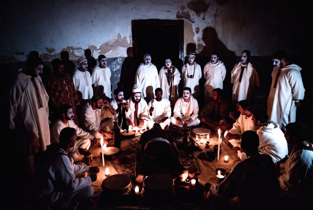 He Pushed a Knife Into His Mouth… And Was Not Hurt